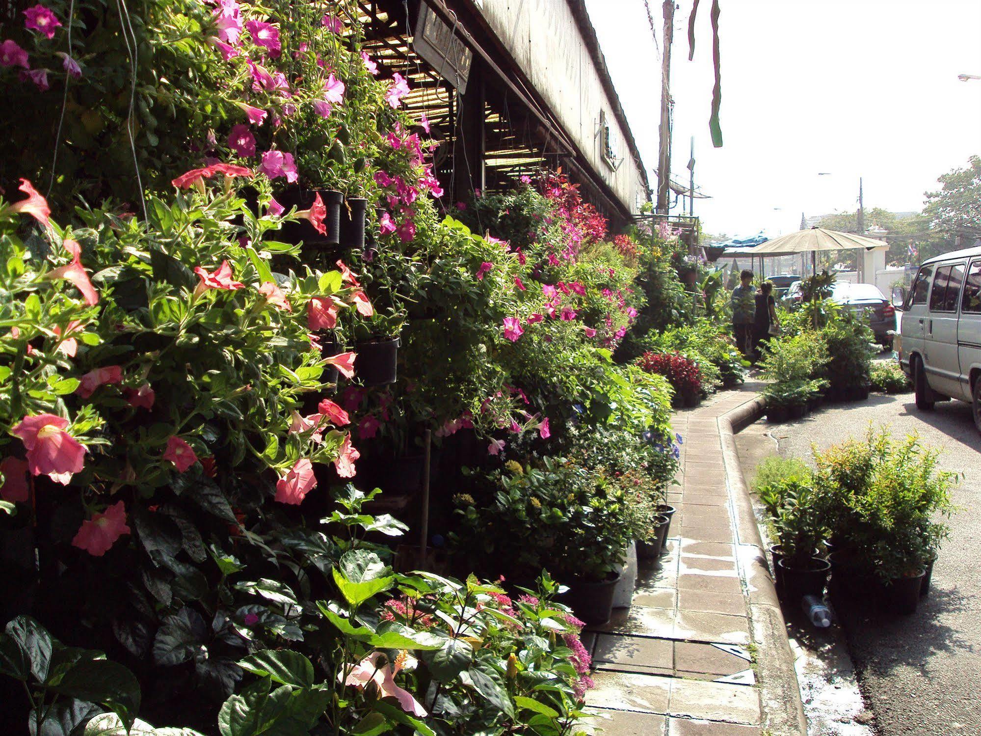 Steve Lady Hostel Bangkok Exterior photo